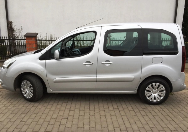 Citroen Berlingo cena 33900 przebieg: 145000, rok produkcji 2015 z Gościno małe 191